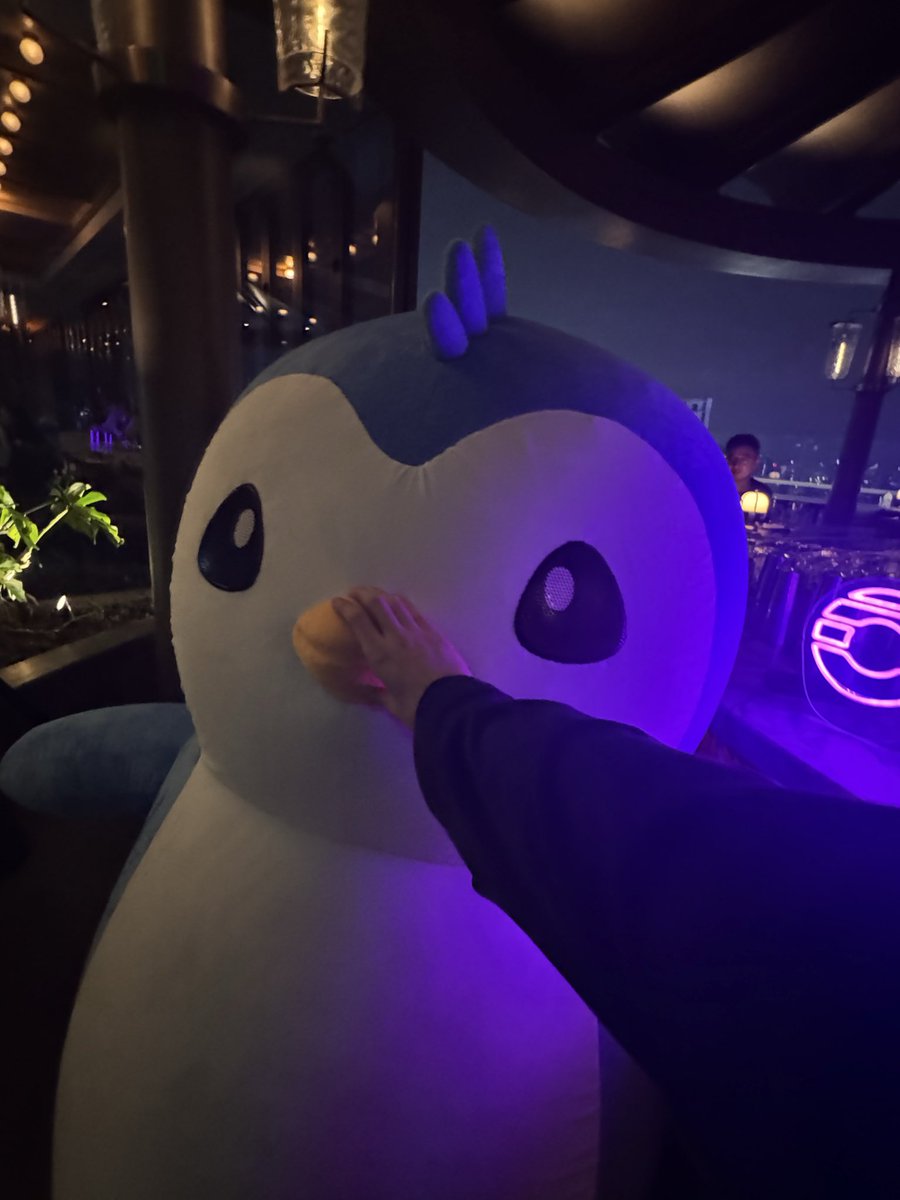 Bluekiddocoo's tweet image. Joining the Huddle in Shenzhen 🇨🇳🐧

今晚在深圳与胖企鹅邂逅 ❤️

@PudgyPenguins @PenguAsia @PudgyPenguinsCN, let’s waddle