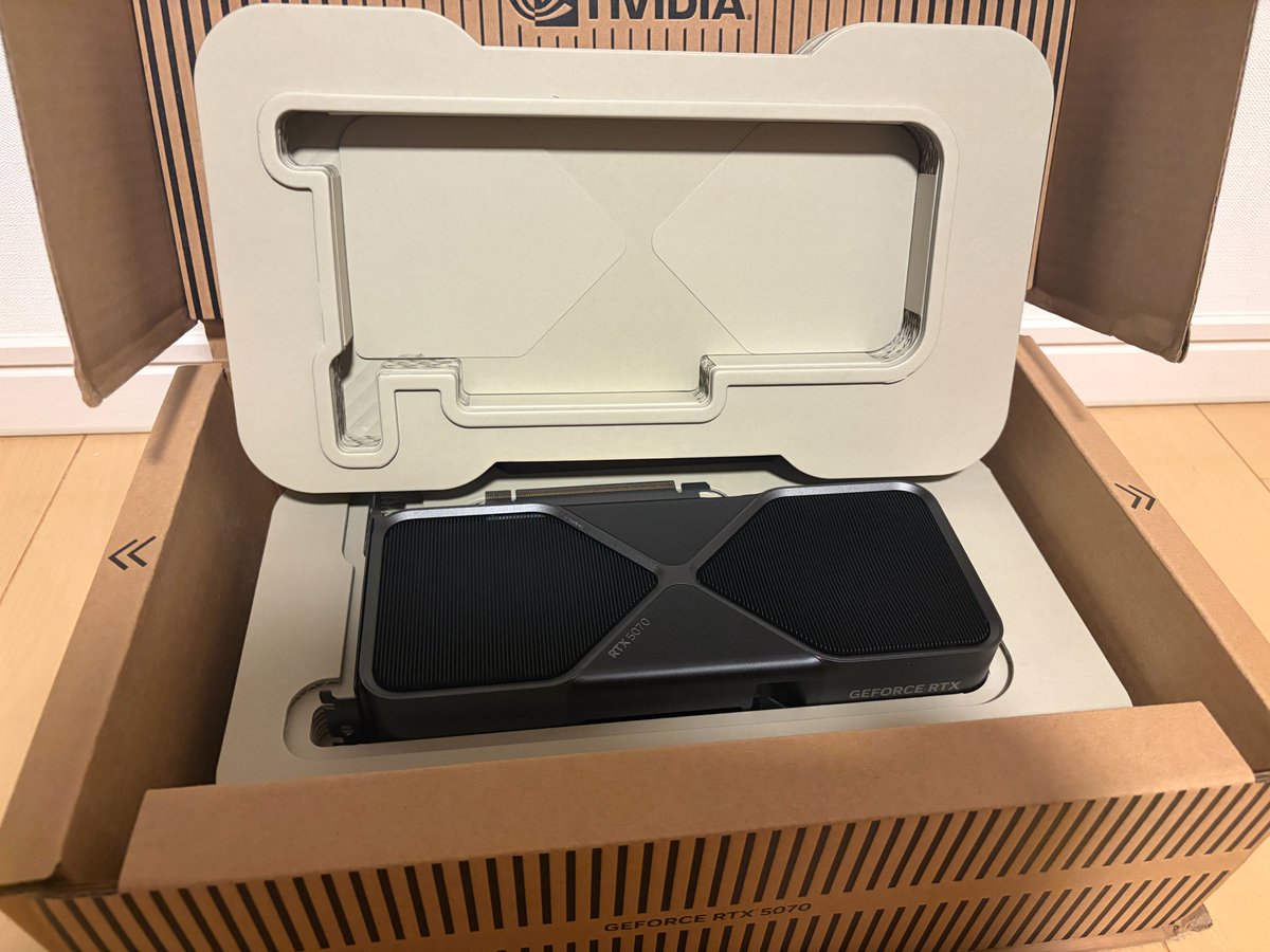 RTX 5070 founders edition ほぼ未使用品。 RTX 5070 founders edition