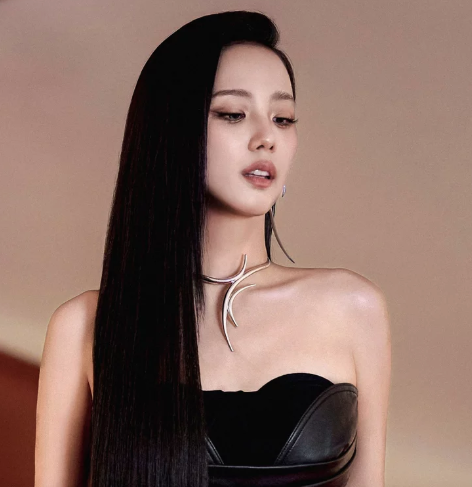 AboutMusicYT's tweet image. BLACKPINK&apos;s Jisoo has reportedly purchased a luxury unit in L&apos;ARBRE 27 worth $14 MILLION.