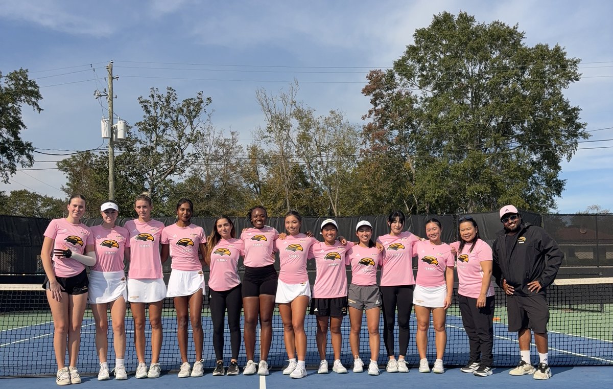 SunBelt's tweet image. 𝗪𝗘𝗔𝗥 𝗣𝗜𝗡𝗞 𝗦𝗢𝗨𝗧𝗛𝗘𝗥𝗡 𝗠𝗜𝗦𝗦.

@USMGoldenEagles honored Breast Cancer Awareness Month across numerous athletic programs where student-athletes wore pink shirts, ribbons and other attire during competitions and practices. #SunBeltSAAC ☀️🎗️