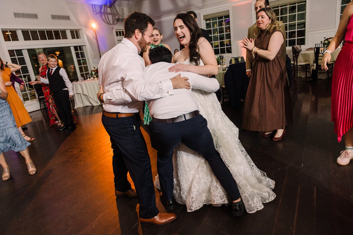 LaurasFocus's tweet photo. Some favorites from Jessica &amp; Sam's @chesapeakebaybeachclub wedding! Blog story coming soon! #laurasfocusphotography #laurasfocus #chesapeakebaybeachclub #cbbc #chesapeakebaybeachclubwedding #chesapeakebaybeachclubweddings #cbbcwedding #cbbcweddings #marylandwedding https://t.co/AF4zKCrcgL