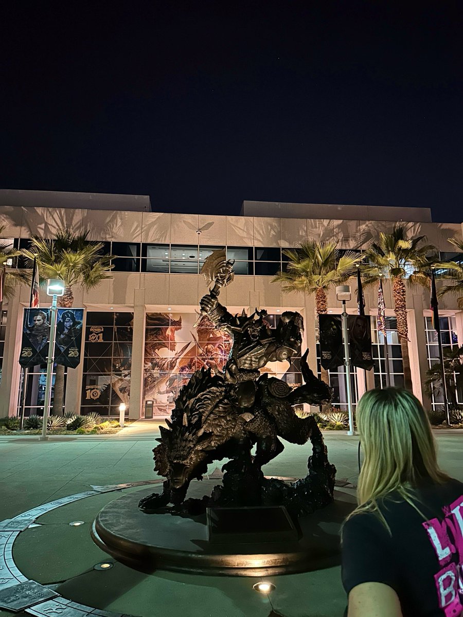 Sunset_SC2's tweet image. Last night. BRB (Blizzard Rock Band) practiced in the courtyard, serenading the orc. Our bootcamp trainers were doing night class (I do early morning) and they drove up to listen before they left. They cheered, gave hugs, and gassed us up WELL GOOD. Best feeling. 💙 I love band.