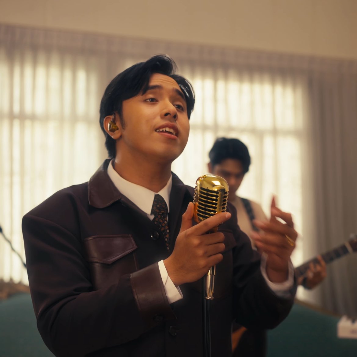 .<a href="/rob_deniel/">Rob Deniel</a>'s "Nandito Ako" has entered the top 10 of iTunes PH chart.