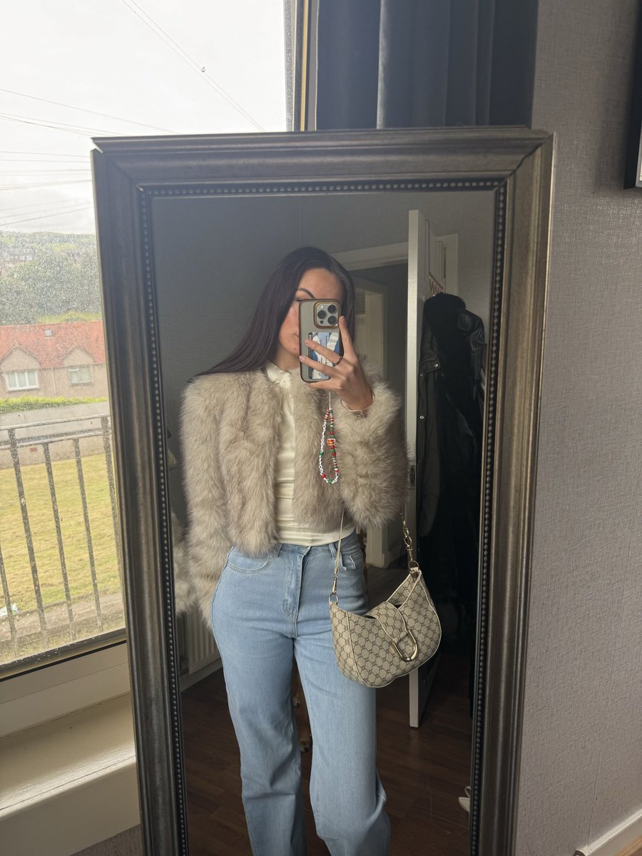 missmayacollins's tweet photo. Popping out for lunch, someone send £15 to cover it https://t.co/sx6v4ZuUY4