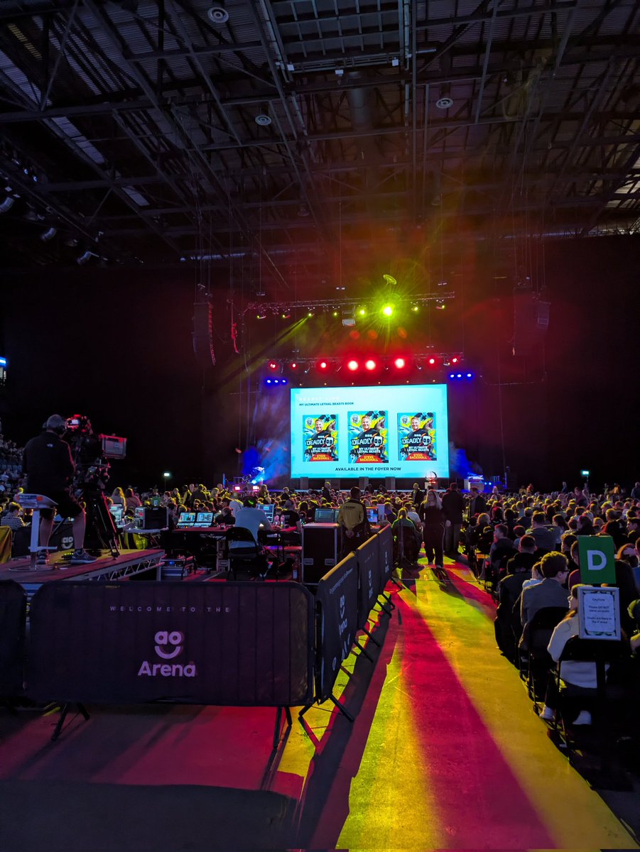 Waiting for #DeadlyLive to start <a href="/AOArena/">AO Arena</a> #Manchester!  #SteveBackshall