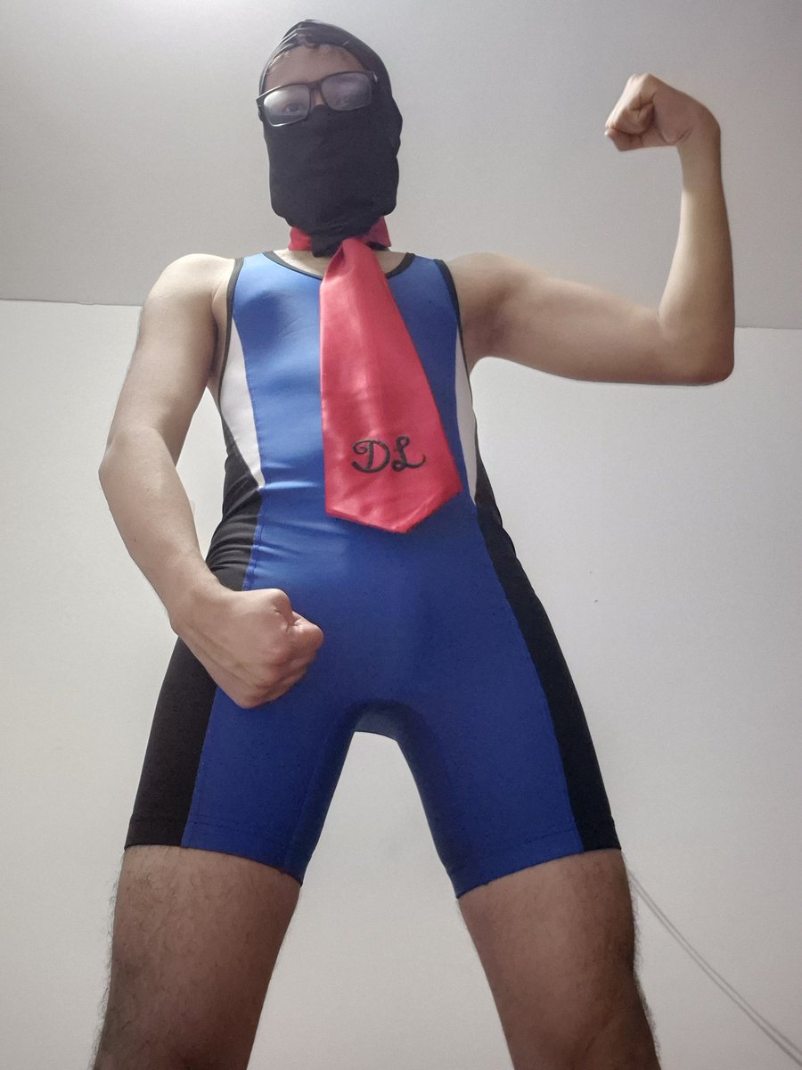 devvulp's tweet image. Trying some JoJo poses in singlet... Awoo...