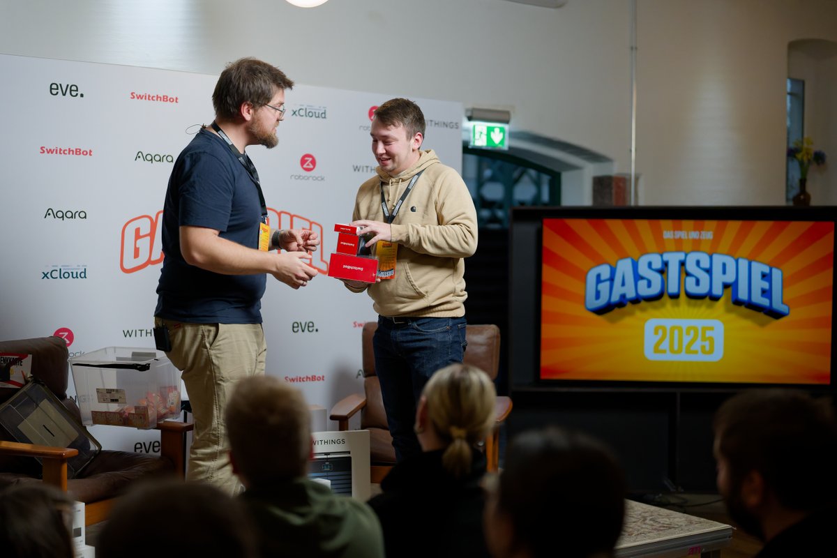 SwitchBot's tweet image. What a day at the @spielundzeug Smart Home Meetup!
We met creators and fans to talk innovation, new gadgets, and share our latest from SwitchBot and the community’s support meant the world to us❤️

📸@Andreas Brüggemann
 #SmartHome #SwitchBot #SpielundZeug #SmartLiving #TechEvent