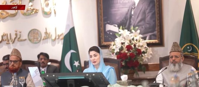 میں ہمیشہ ایک بات سوچتا تھا کہ اتنے مسلمانوں کے ہوتے ہوئے لوگ دجال پر کیسے یقین کر لیں گے 
لیکن اب یقین ہو رہا ہے جب اتنے بڑے مفتی ان کی باتوں میں اگئے ہیں تے دجال کا راستہ سیدھا ہو رہا ہے 
اب یہ چھوٹے چھوٹے دجالی فٹنے شروع ہو گئے ہیں 

#اہلسنت_پرظلم_بندکرو