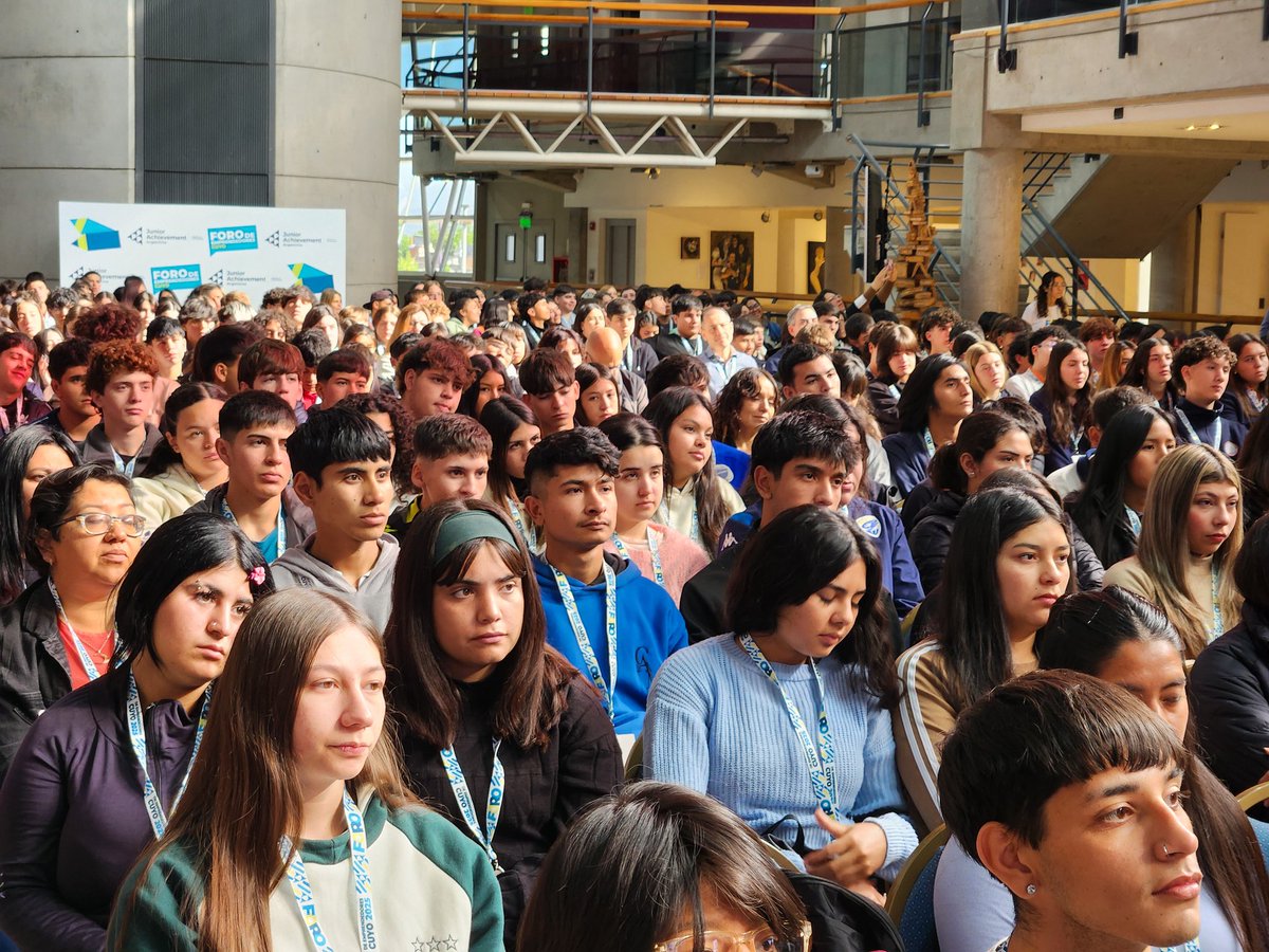 TadeoGZ's tweet photo. Estar hoy en el Foro de Emprendedores de Cuyo #FEC25, organizado por @juniorenarg, me llena de optimismo. Ver la pasión y las ideas de nuestros jóvenes es la prueba de que el camino del desarrollo pasa por la audacia.
Entendemos que la educación es un insumo clave para la empleabilidad. Por eso trabajamos para que cada estudiante tenga no solo el conocimiento, sino la mentalidad emprendedora para construir su propio futuro.