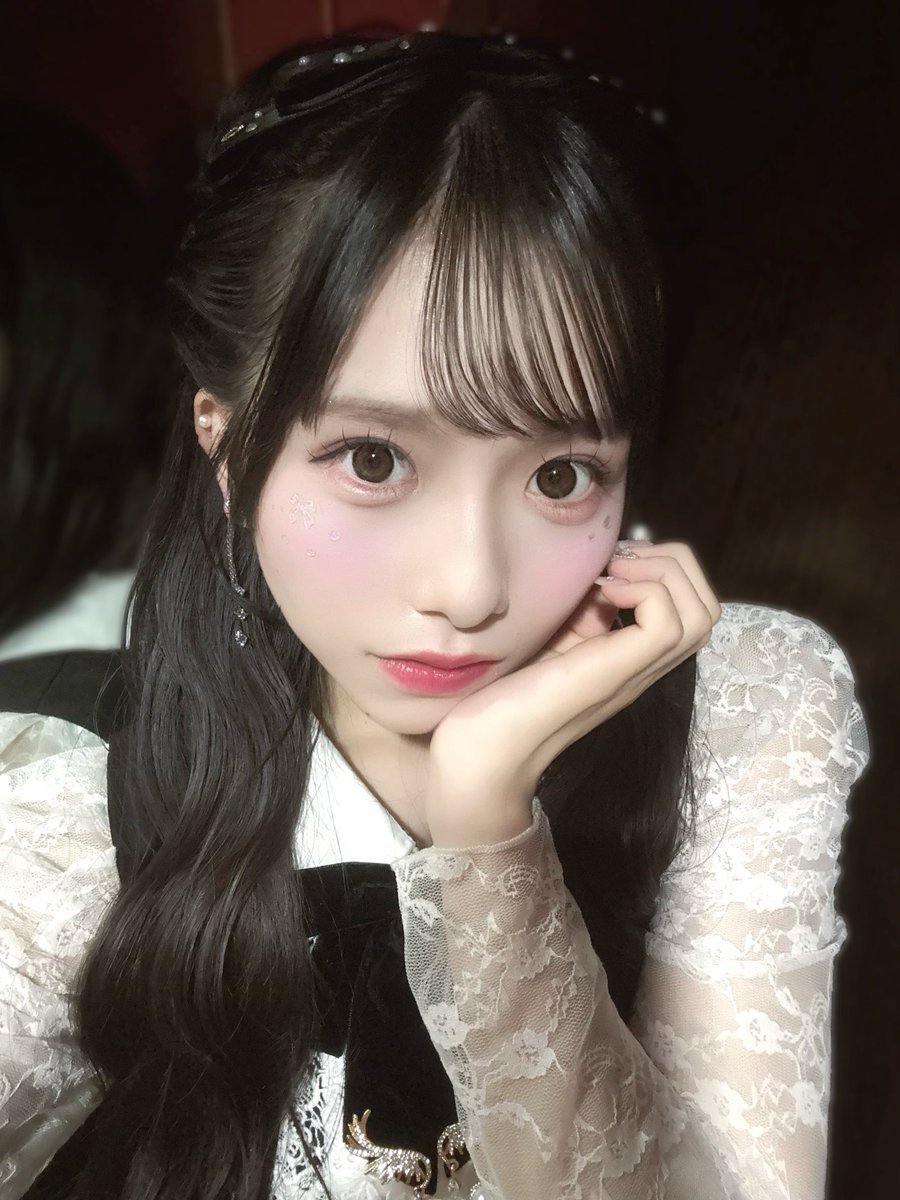 いつもと違う前髪にしてみた🧁🖤꙳ ⋆ ⸝⸝