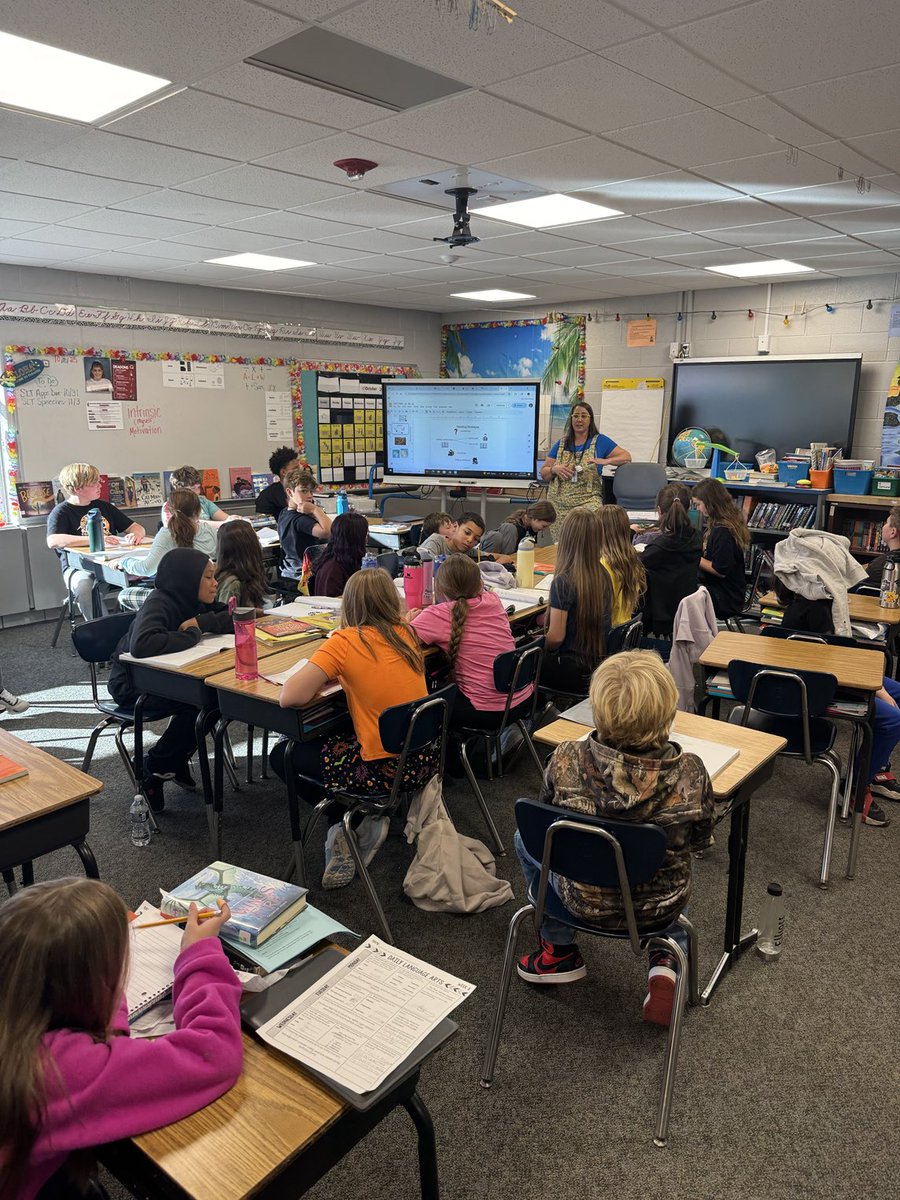 Mrs. Patterson’s 5th grade class in deep discussion! ⁦<a href="/ElmsRoad/">Elms Road Elementary</a>⁩ ⁦<a href="/swartz_creek/">Swartz Creek Schools</a>⁩