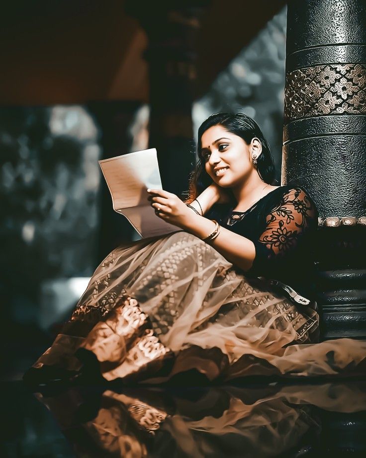 ival_poet's tweet image. உனக்காக நான் படைக்கும்
ஆயிரம் கவிதைகளை விட…
எனக்காக நீ எழுதும் ஒற்றை
கவிதையை படிக்கையில்
பேரானந்தம் கொள்கிறேன்…
காரணம்……!
அவள் என்று நீ குறிப்பிடும்
இடத்தில் எல்லாம்…
நான் வாழ்தாய் உணர்வதால்.!!