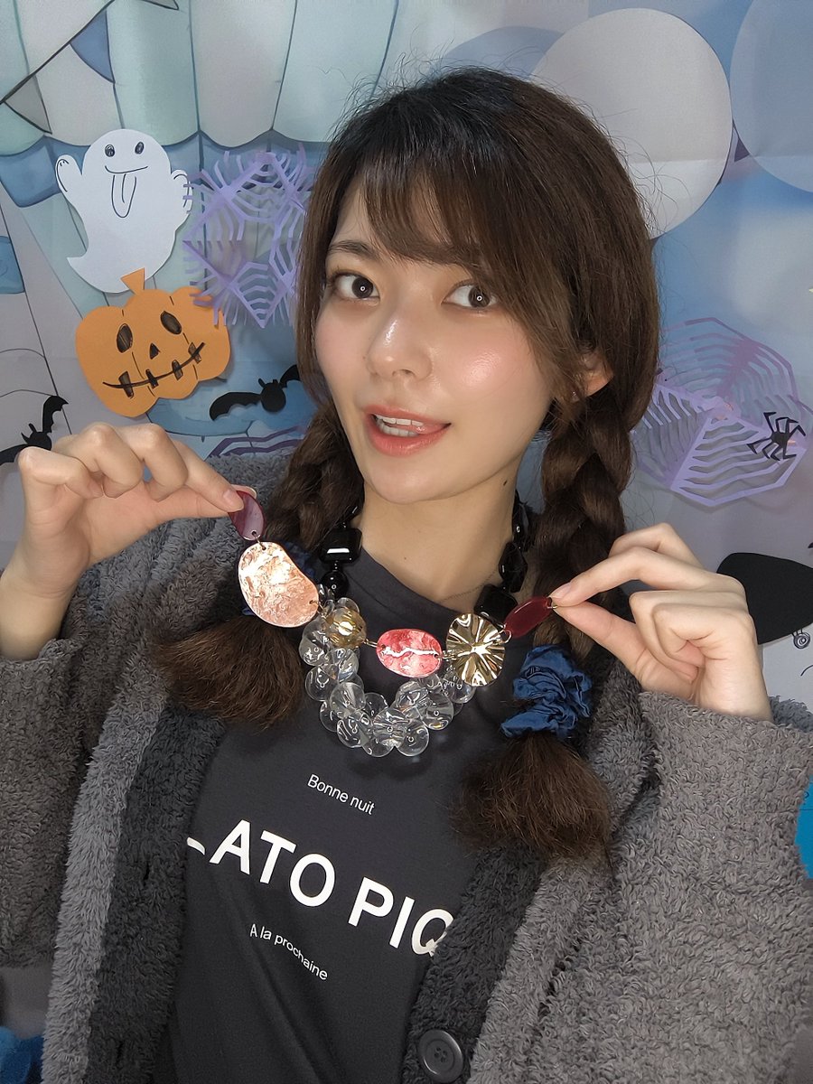 おやすみやぽミン配信🌱今週もありがと〜！

今日はなんだか頭の良さそうな話がたくさんできて楽しかった〜🤭✨
来週は相対性理論の話するね📚️（覚えてたら）

まいけ定期配信『おやすみやぽミン🌱』
毎週水曜日21時or22時〜🕘️✨
次回はTikTokライブで配信予定です❣️
来週もみてねん🫶