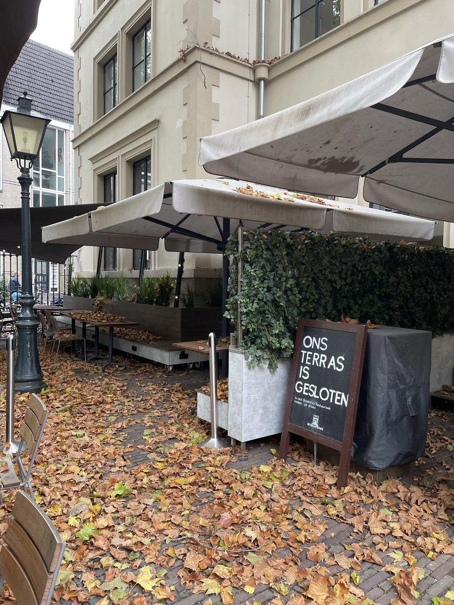 Voor iedereen die nog moet gaan stemmen in de stad utrecht: bij het <a href="/UtrechtsArchief/">Het Utrechts Archief</a> mag je en nu de collectie bezoeken OF je krijgt een toegangskaart voor een ander moment… en het gaat niet regenen dus stemmen! (Helaas geen terrasweer meer)