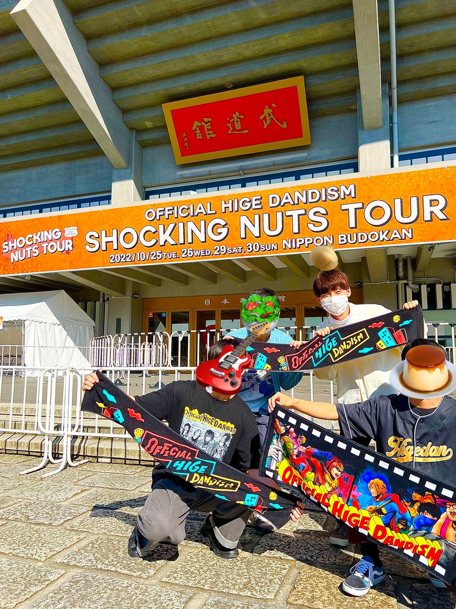 swugoro's tweet photo. 3年前のこの日はちゃんまつたんの手に🦋が止まったライブに参戦した日！
そして、旗を振りはじめた記念すべき日でもある笑笑
この日から旗がみんなに愛され続けていると思うと嬉しい話よね😭
これからもライブ会場で旗振り続けるぞ笑🚩

#Official髭男dism 
#SHOCKINGNUTSTOUR https://t.co/L8UarOqhvs