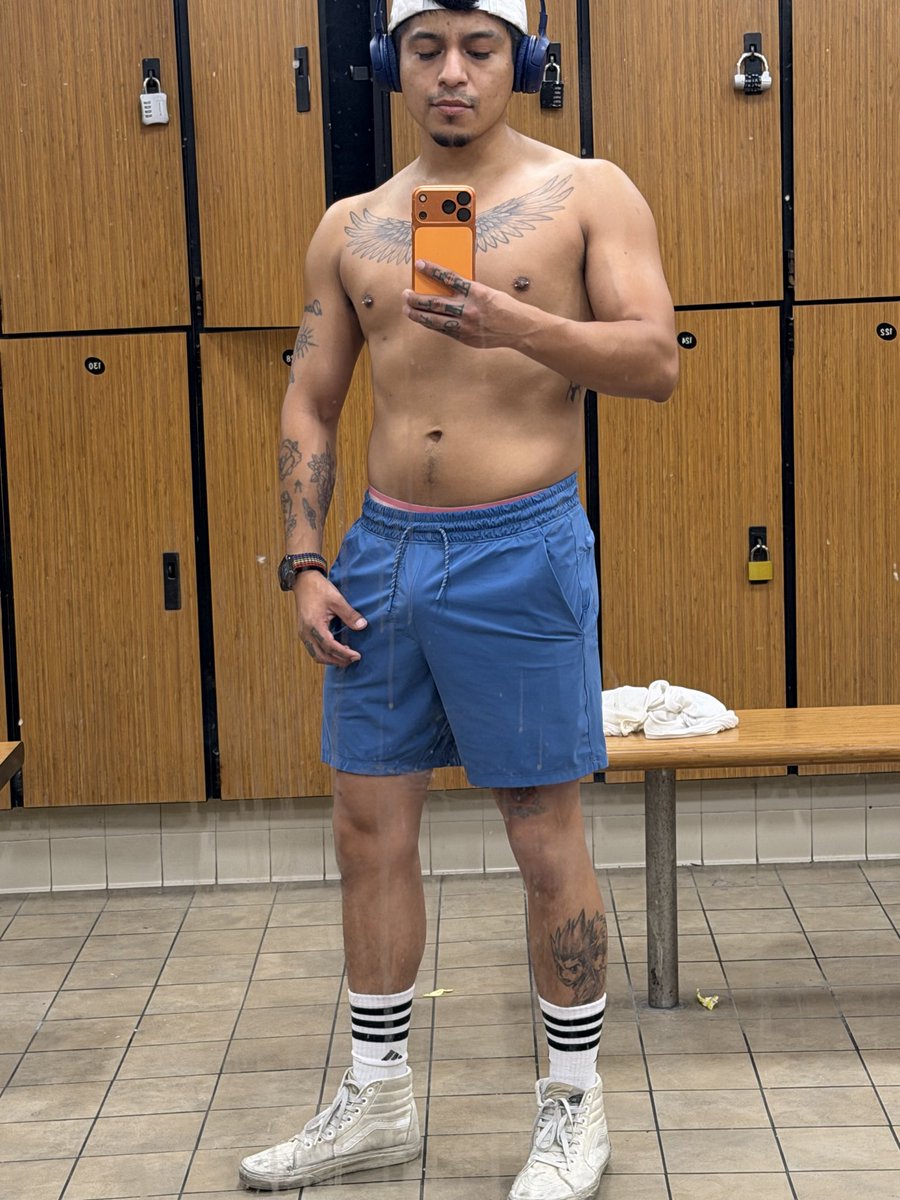 Growing at the gym, you should be growing inside me though 😏😈