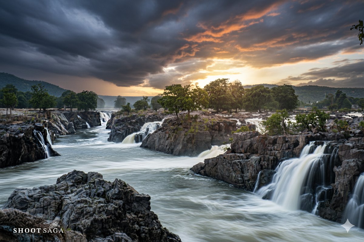 Trinetraphotogy's tweet photo. #hogenakkalfalls #waterfall #Karnataka #Shootsaga https://t.co/67EuGSHcx6