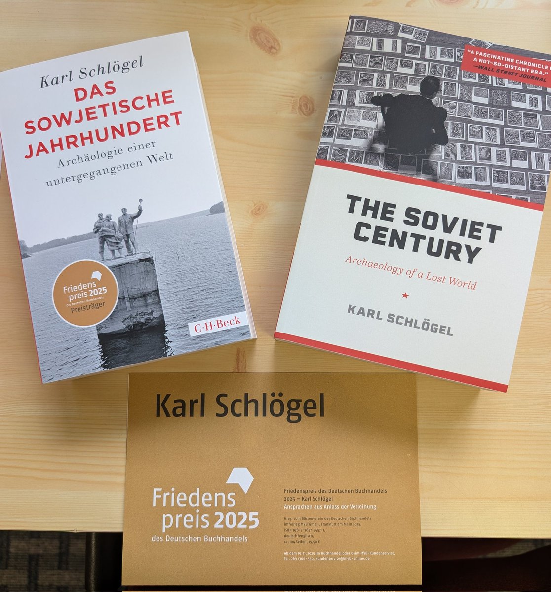 In English or auf Deutsch, we have the 2025 winner of the German Booksellers Peace Prize, Karl Schlögel, in the bookstore. Explore this fascinating deep dive into the Soviet century. #history #bookswelove #booksworthreading #friedenspreis