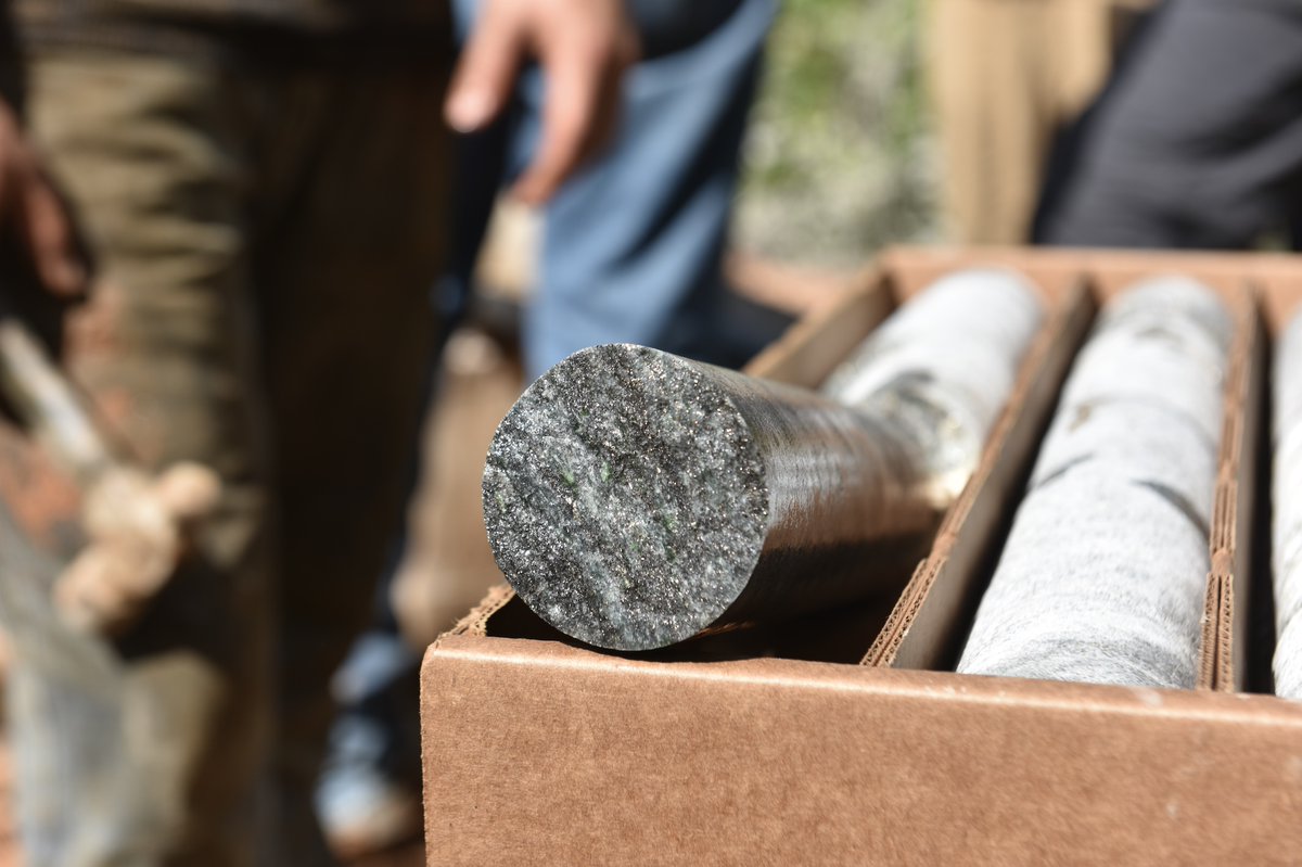 WWR_Inc's tweet image. ⚒️From Mine to Battery. Made in America. 🇺🇸

Our Coosa Graphite Deposit will supply feedstock for the Kellyton Graphite Processing Plant — linking U.S. mining to battery-grade anode production and advancing America’s energy independence. 💪

#Graphite #CriticalMinerals…