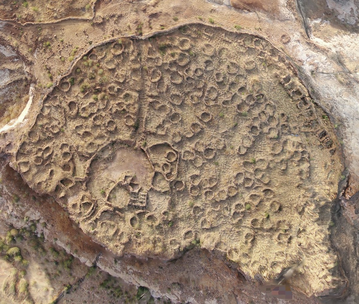 Darfur (Sudán) es hoy escenario de una espantosa carnicería. Sin embargo, como tantos países africanos, tiene detrás una historia de esplendor. Testimonio de ella son las ruinas de sus ciudades, palacios y templos, algunos de hace mil años.