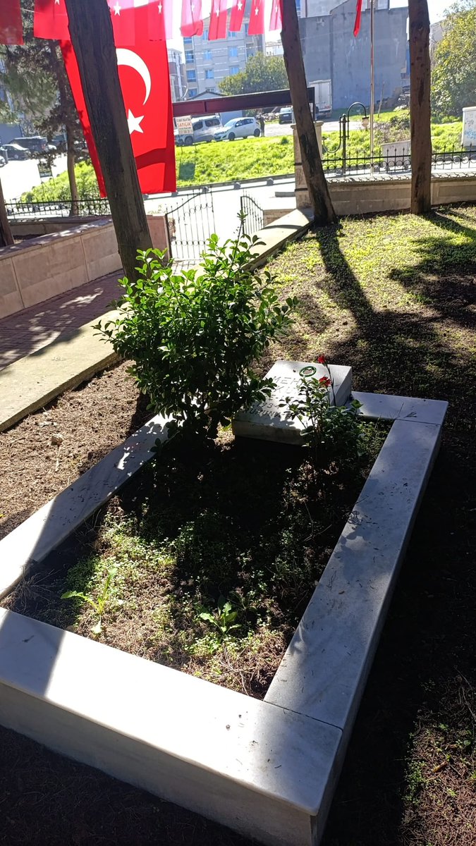 Sosyal medyada fark edilen habere ilişkin, Hadımköy Mezarlığındaki şehidimizin mezarında herhangi bir tahribat bulunmamıştır. Mezarlık alanı her gün kontrol edilmekte olup, haberde yer alan fotoğrafın photoshop veya benzeri bir yöntemle oluşturulduğu kuvvetle muhtemeldir