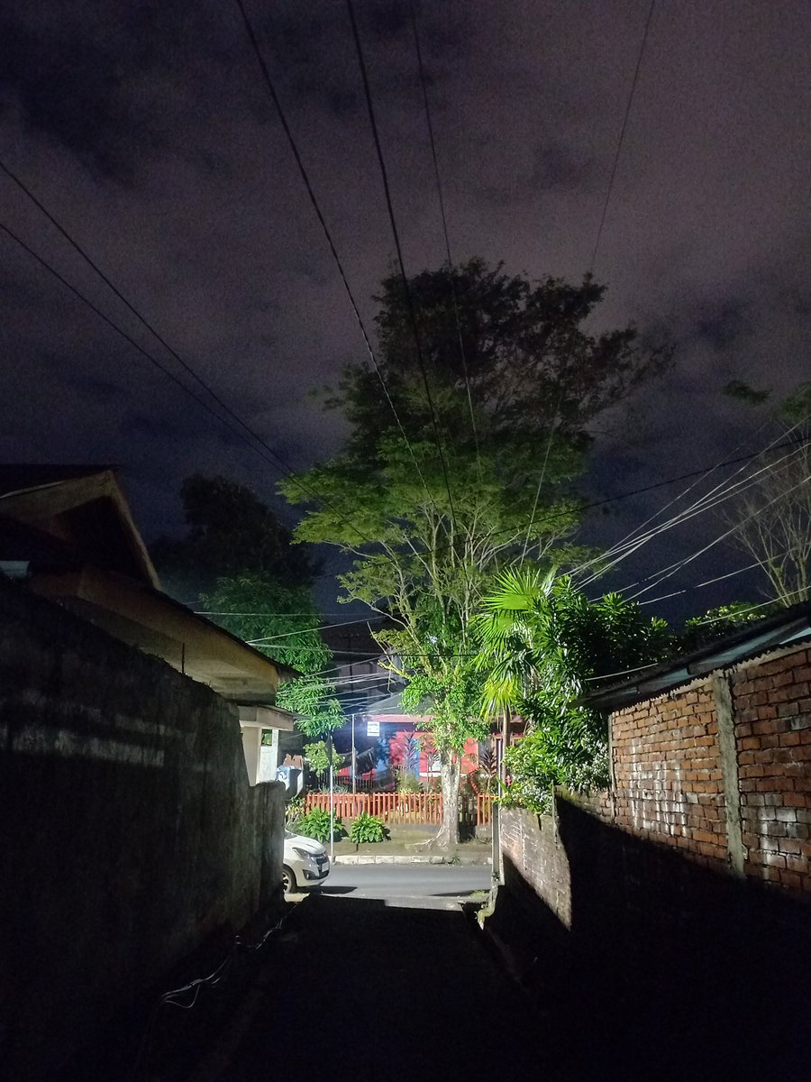 clyffio_fei's tweet photo. #clypict #nightsky #randompict #manado

20.08.25-10.08PM https://t.co/ywNPnf9nj4