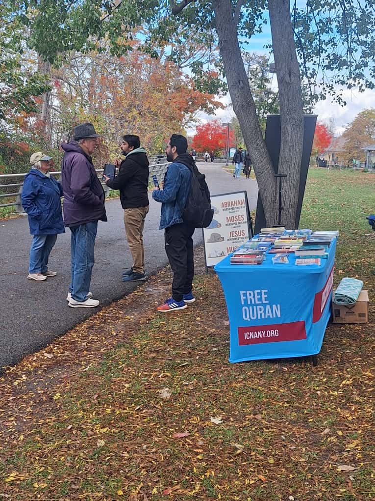 Last Saturday, the WhyIslam team set up a Field Dawah booth at Niagara Falls.

If you or someone you know has questions about Islam, visit whyislam.org or call our FREE hotline at 877-WHY-ISLAM.

#WhyIslam #Dawah #NiagaraFalls #StreetDawah #Islam #Faith #AskAboutIslam