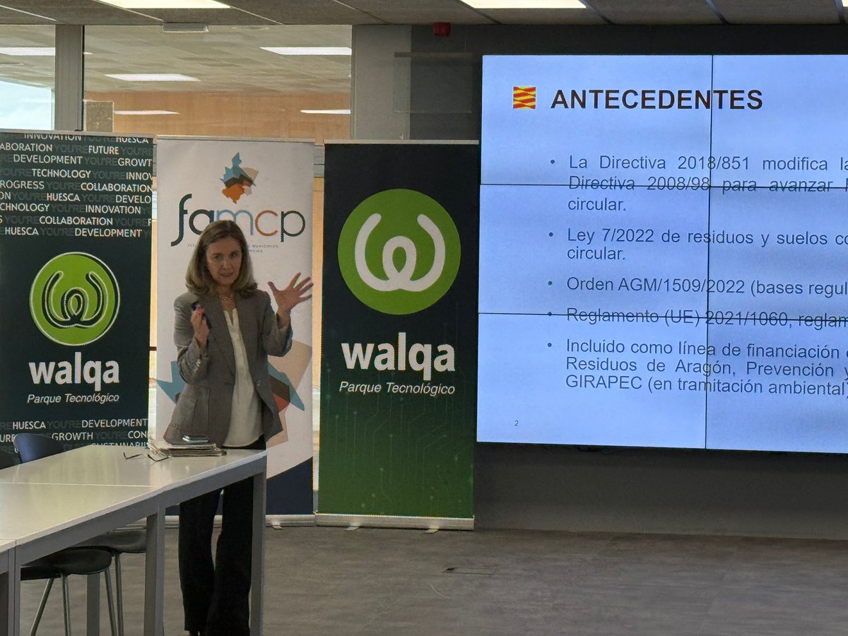 aragon_famcp's tweet photo. Ssesión de trabajo con la alcaldesa del @aytohuesca , Lorena Orduna , y el presidente de la #FAMCP, @Carmeloperez72 , ylas intervenciones de la directora general de Calidad Ambiental del @GobAragon , María Martínez, y el Delegado de Defensa en Aragón, el Coronel Vitorino Blanco https://t.co/Mgvcz31BDW