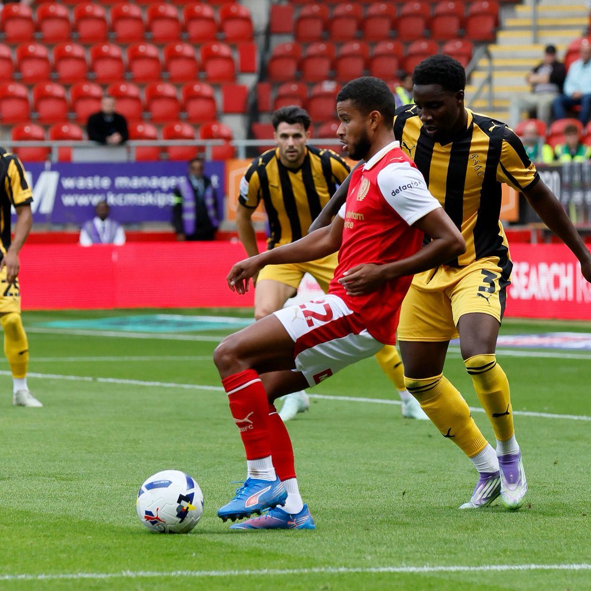 🇯🇲 | Defender Denzel Hall is reportedly in line for a call-up to the Jamaica squad after receiving his Jamaican passport. 

Hall has interested boss Steve Mclaren, and could even feature at next year’s World Cup if the Reggae Boyz qualify.

(Pete O’Rourke)

#RUFC | #ForeverRUFC