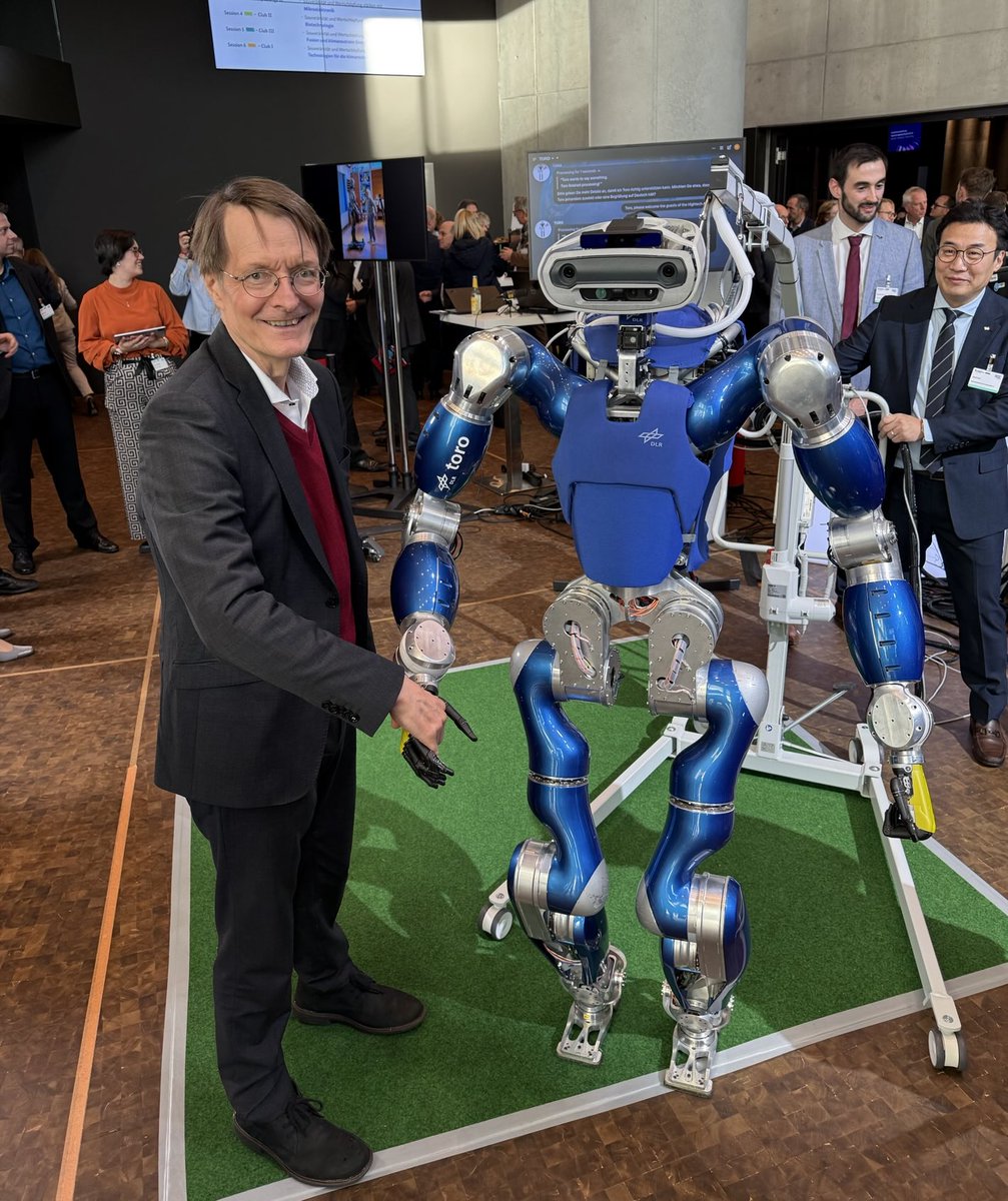 Karl_Lauterbach's tweet image. Der Roboter TORO der @DLR_de ist einsatzbereit. KI wird Roboter massiv in die Industrie drücken. Noch sind wir bei dieser Technik führend und könnten einen großen Markt erschließen. Aber es fehlt bisher erneut das Risikokapital, ganz im Gegensatz zur Lage in USA und China
