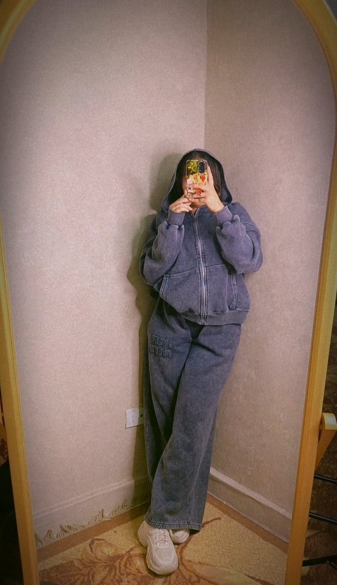 لَيلْ tweet media