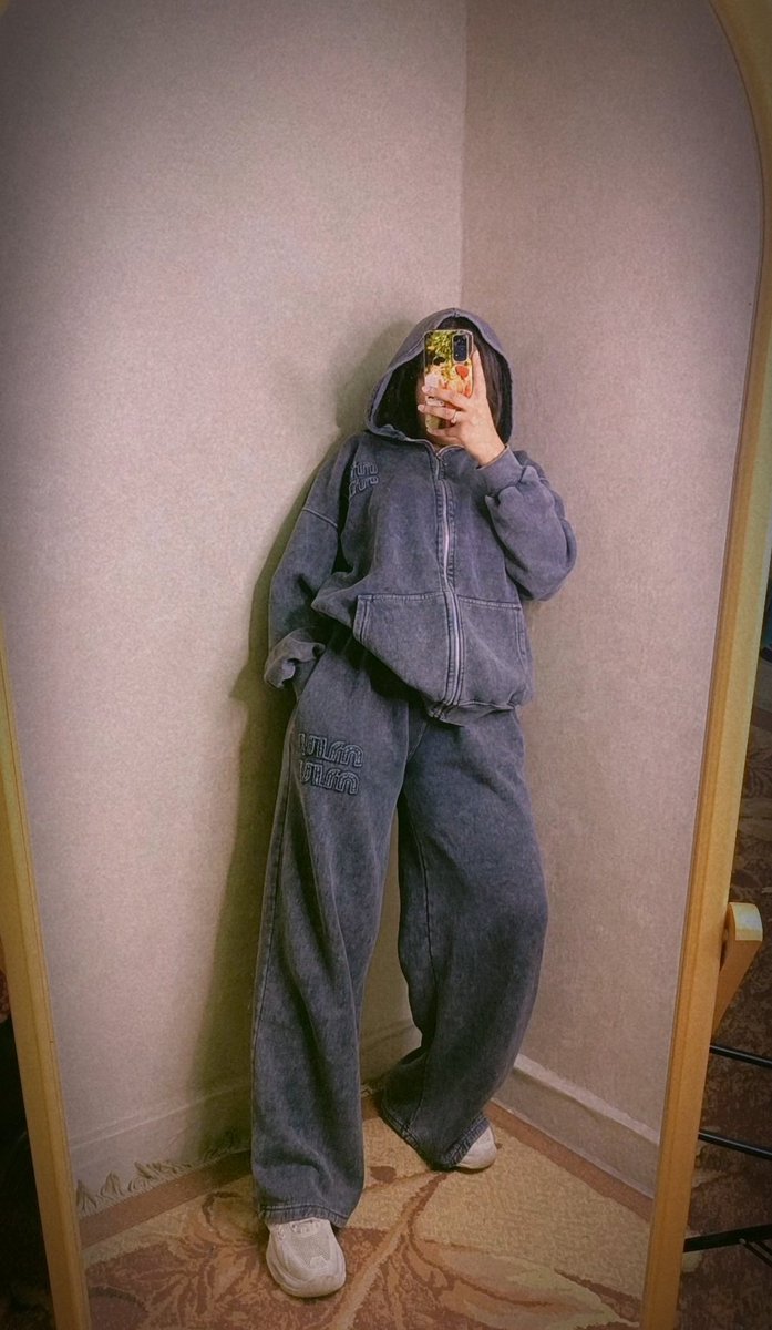 لَيلْ tweet media