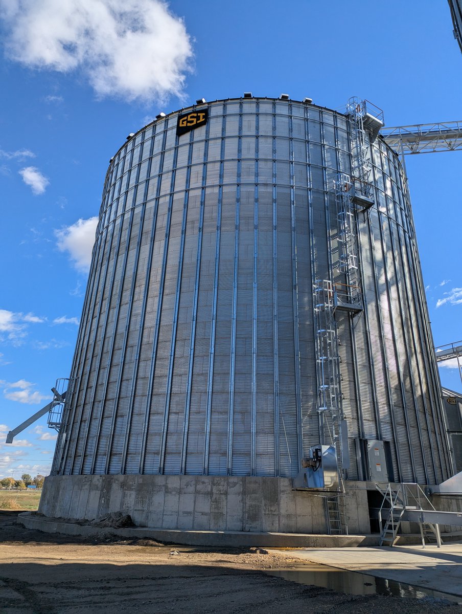 The 300,000-bushel bin we built this summer for Farmers Coop in Wayne, NE is already hard at work storing record crops. Our team stopped by last week to hand out lunches and  thank the farmers delivering grain.
Planning upgrades for next season? Start at BuildSummit.com