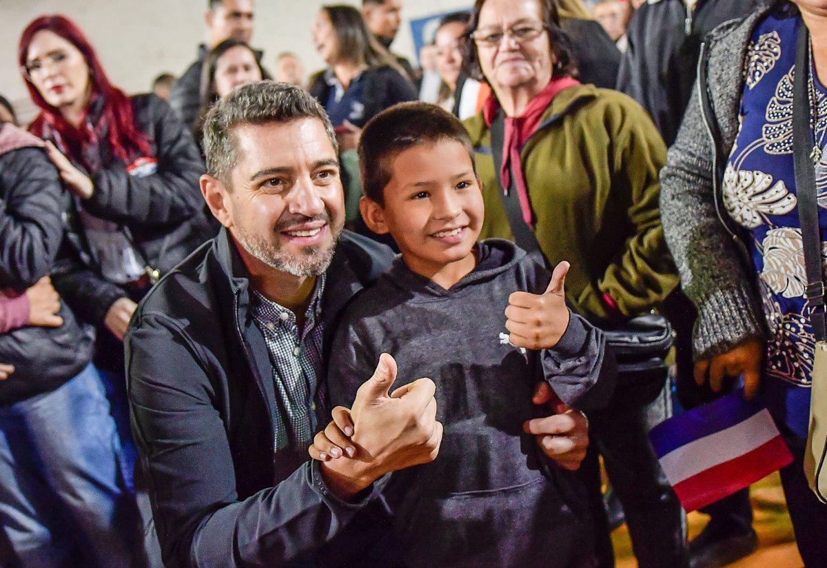 ¡Sueños que se cumplen en Central! 

En la Jornada de Gobierno en Itauguá, 235 familias del Departamento Central recibieron sus subsidios habitacionales del #GobiernodeParaguay, a través del @MUVH_Paraguay 

 Es un paso gigante hacia la vivienda digna y el bienestar de miles de