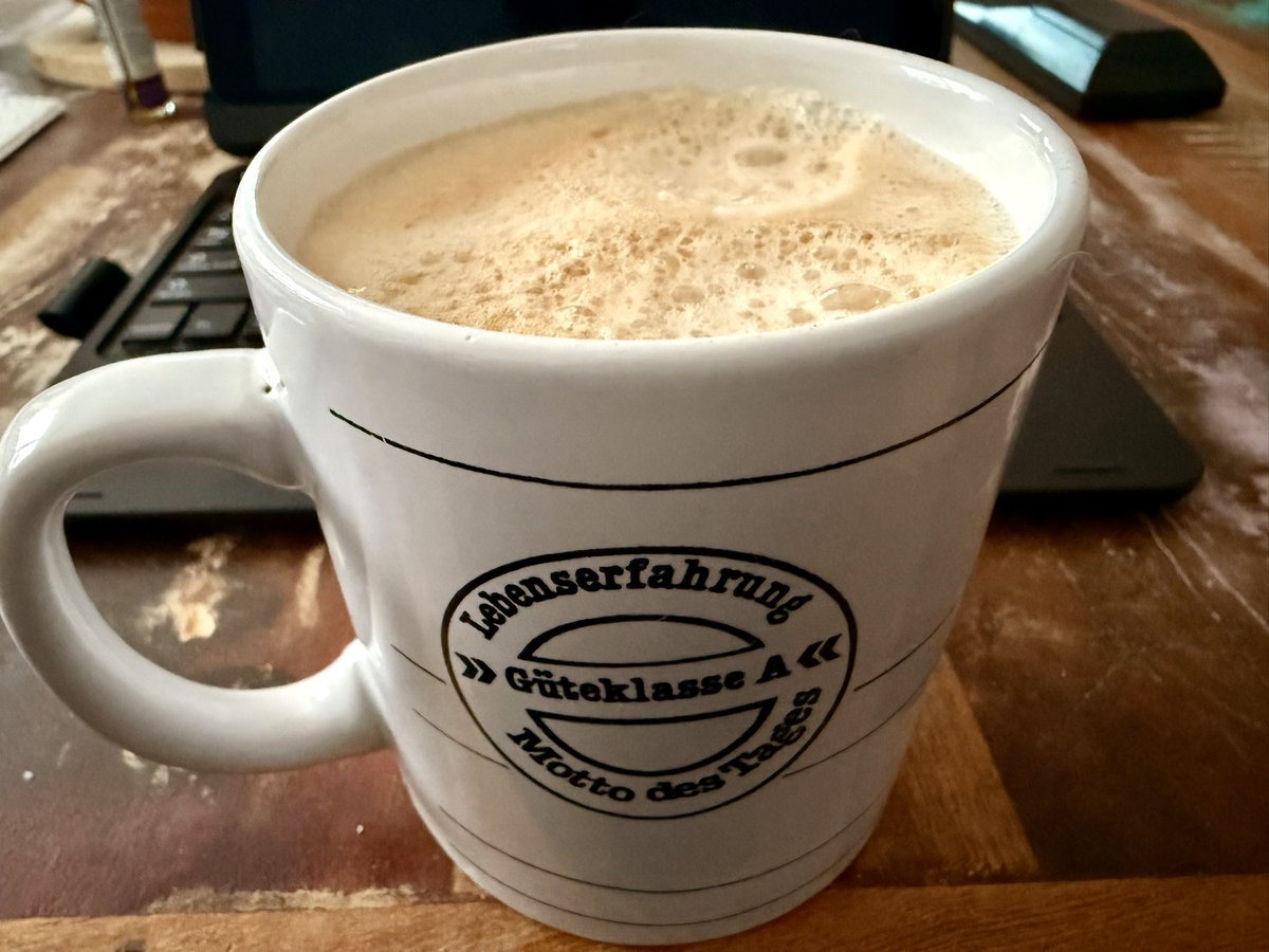 Es ist wieder Zeit für ein Käffchen ☕️
#thüringen #kaffee #iPhone16Pro #thüringenfotografie #city #photo #photography #dish #zuhause #Coffee #InteriorDesign #herbst #tasse #Autumn #hot