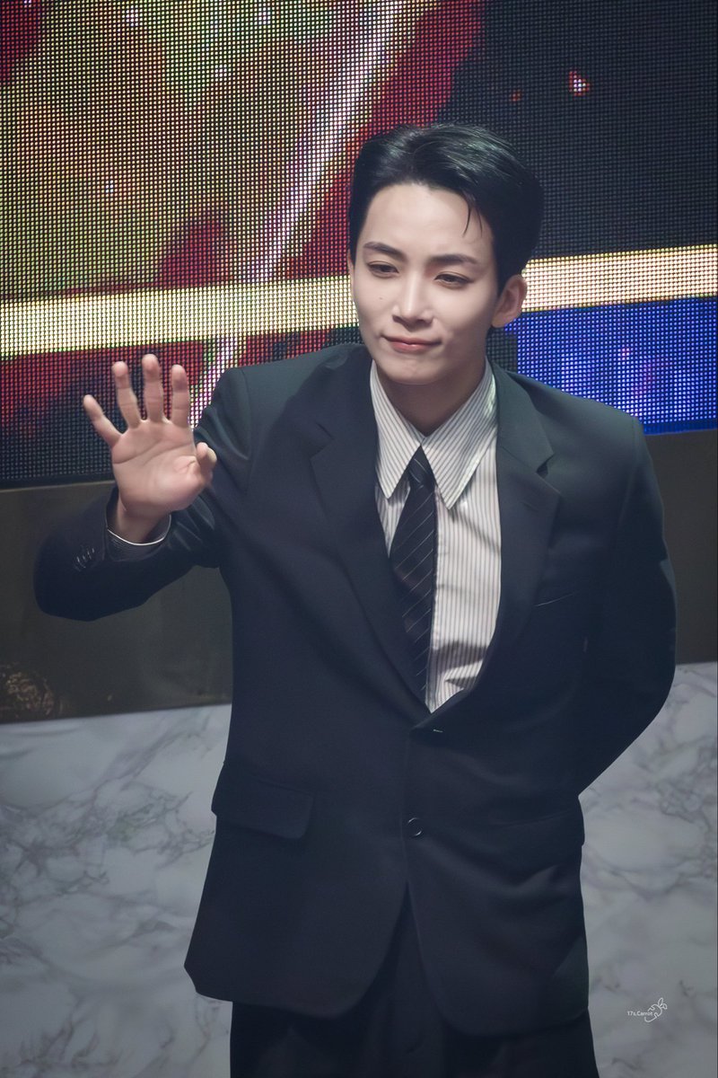 17s_Carrot's tweet photo. 251023 대중문화예술상 

후웅🥺👋🏻👋🏻

#세븐틴 #SEVENTEEN #정한 #JEONGHAN #ジョンハン @pledis_17 https://t.co/ZrqZ3hy5bv