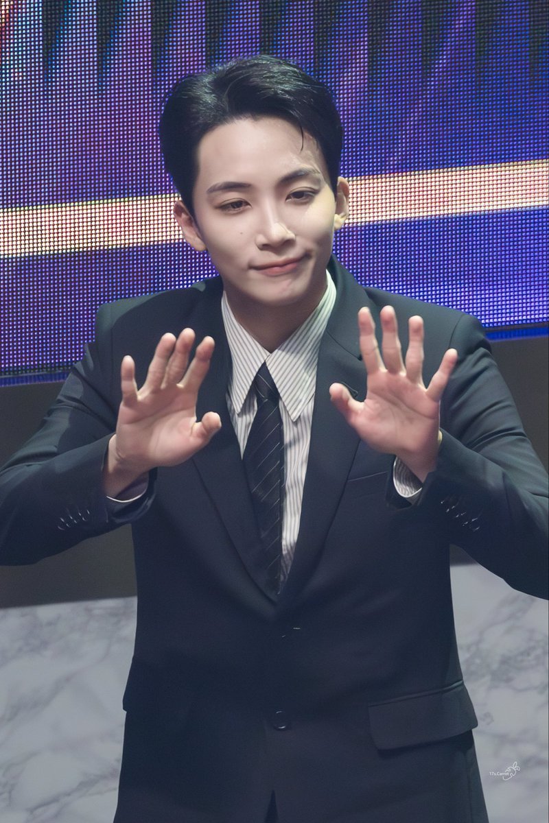 17s_Carrot's tweet photo. 251023 대중문화예술상 

후웅🥺👋🏻👋🏻

#세븐틴 #SEVENTEEN #정한 #JEONGHAN #ジョンハン @pledis_17 https://t.co/ZrqZ3hy5bv