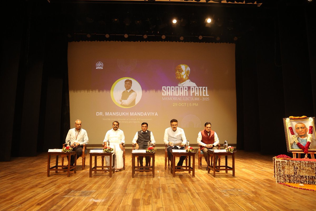 आज आकाशवाणी द्वारा आयोजित सरदार पटेल मेमोरियल लेक्चर - 2025 में भारत के लौह पुरुष, सरदार वल्लभभाई पटेल जी के जीवन और उनके संदेशों पर अपने विचार साझा करने का अवसर मिला।