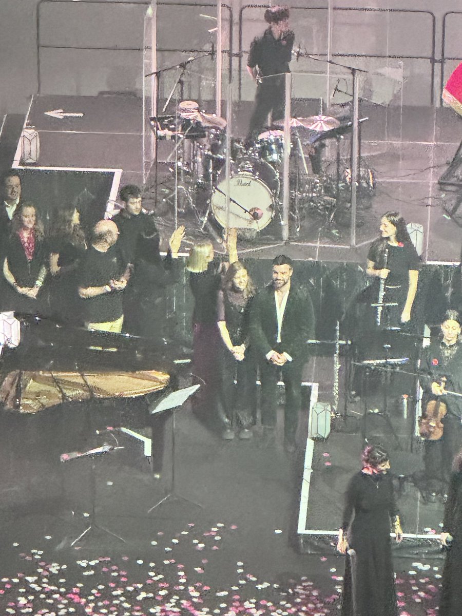 Le concert de Clair Obscur était trop chouette ! Vraiment trop heureuse d’avoir pu y aller ! 

En bonus j’ai pu voir Ben Starr en vrai 🥹

Merci <a href="/SkeraxFR/">Skerax</a> pour ce cadeau ♥️

Je continue mes petites vacances et je reviens lundi !