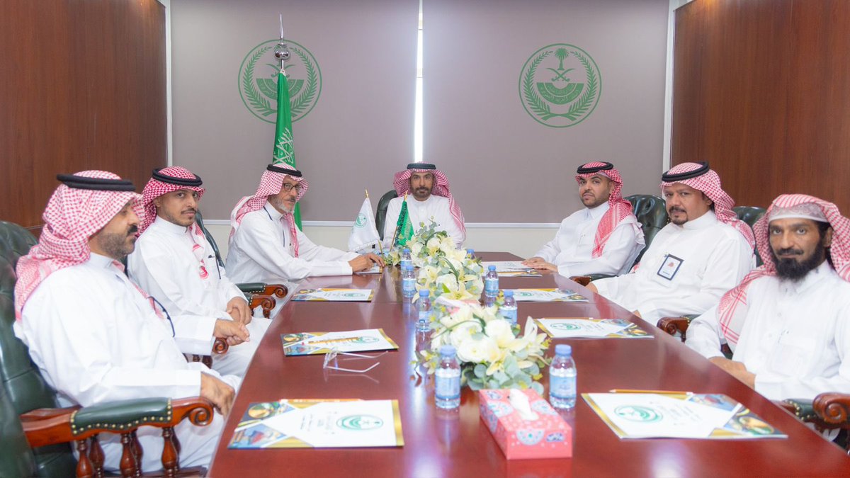 بحمد الله وتوفيقه
تم توقيع عقد إنشاء مركز الغسيل الكلوي بمحافظة بقعاء بعد سنوات من التنسيق بين الجهات الداعمة والجهات المشرفة وذلك لخدمة المرضى بمحافظة بقعاء بجميع قراها والذين يزيد عددهم عن ٥٠ مريض من الجنسين . جزى الله خير كل من ساهم او شارك لقيام هذا المركز المبارك