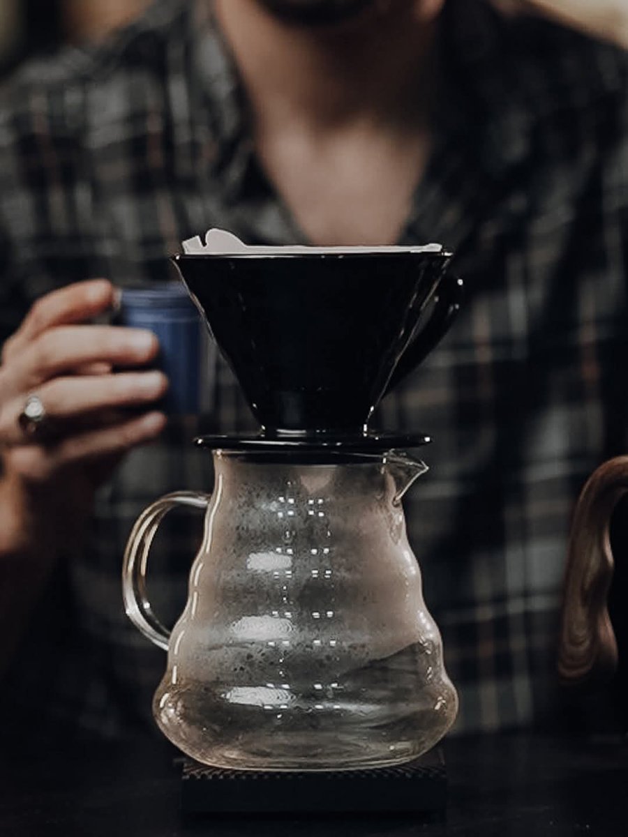 CoffeLaith's tweet photo. إنت من الناس اللي بتشرب قهوة عشان تفوق!؟
ولا بتاخدك لعالم تاني ..☕✨

كل فنجان في الليث كوفي معمول بدقّة وهدوء، كأن الوقت بيقف شوية عشان تستمتع بتفصيلة الطعم ..
مش مجرد قهوة ، تجربة فريدة بتسافر ب عقلك لمكان أبعد 💙

💬 جربها .. وهتفهم إحنا نقصد إيه😎

#قهوة #أسيوط #الليث https://t.co/EEXhkbxmVX