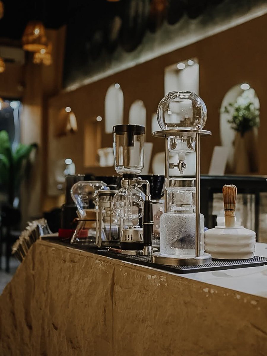 CoffeLaith's tweet photo. إنت من الناس اللي بتشرب قهوة عشان تفوق!؟
ولا بتاخدك لعالم تاني ..☕✨

كل فنجان في الليث كوفي معمول بدقّة وهدوء، كأن الوقت بيقف شوية عشان تستمتع بتفصيلة الطعم ..
مش مجرد قهوة ، تجربة فريدة بتسافر ب عقلك لمكان أبعد 💙

💬 جربها .. وهتفهم إحنا نقصد إيه😎

#قهوة #أسيوط #الليث https://t.co/EEXhkbxmVX