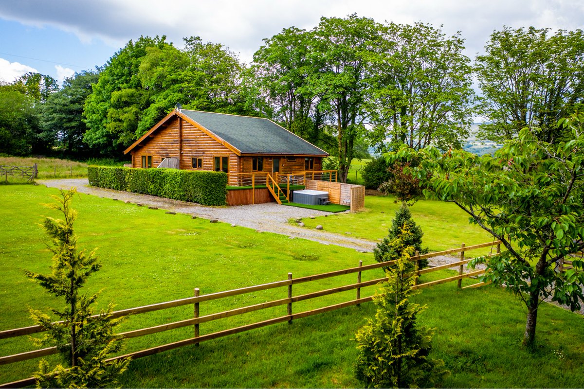 If cosy cabin stays are your vibe, you’ll love Rose Cotterill Cabins 🪵

Each lodge is self-catering and dog friendly 🐶

🔗 dramaticheart.wales/discover-our-a…

-

Os mai aros mewn caban cysurus yw'ch delfryd, byddwch wrth eich bodd gyda Chabanau Rose Cotterill 🪵

Mae pob tŷ'n