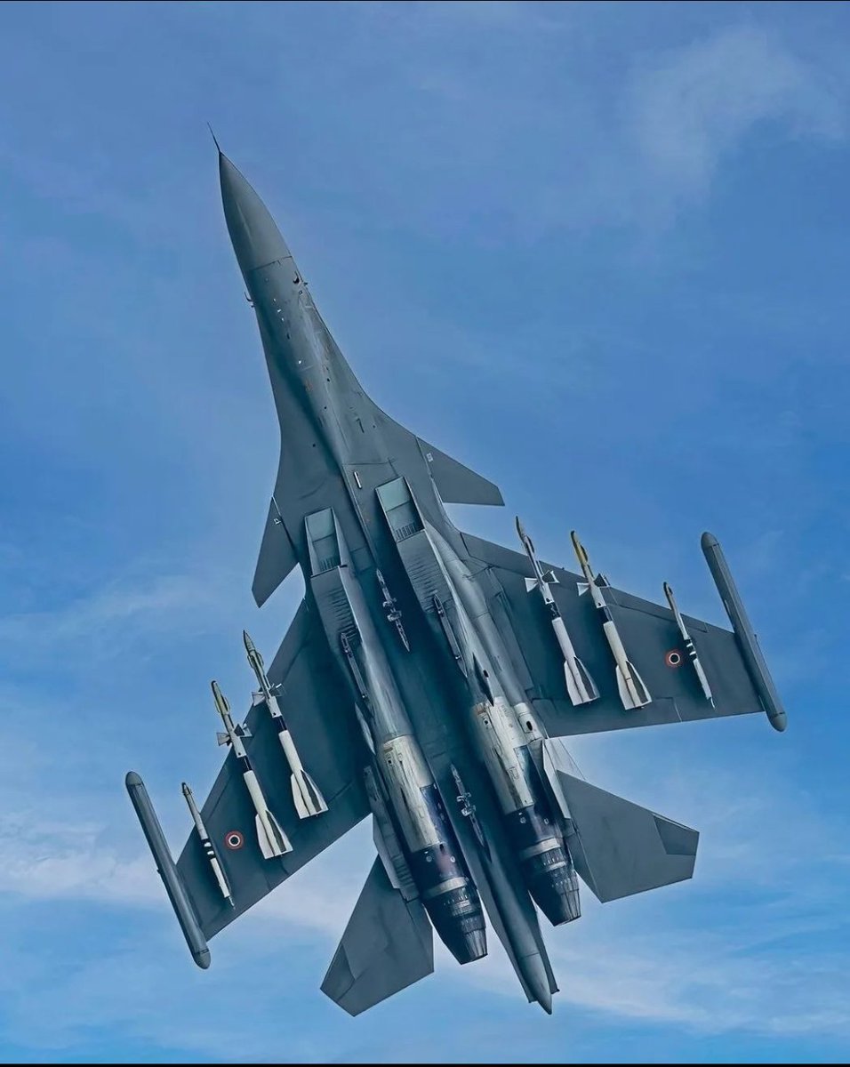 Power_Axis1's tweet photo. 🚨#Breaking: India’s homegrown #Virupaksha AESA radar for Su-30MKI moves to the next stage!
#DRDO has shortlisted:
✅ L&T
✅ ICOMM Tele
✅ #AstraMicrowave
✅ #AlphaDesign
✅ #HAL
#GaN-based #radar with 2500+ TR modules
#su30mki https://t.co/TMDOHo3hyw