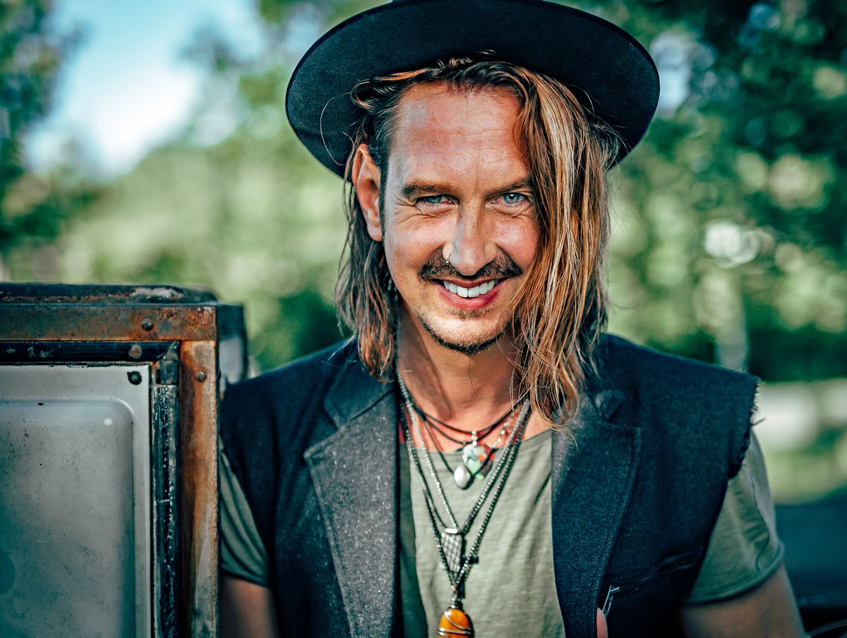 combiful's tweet image. Artist: Norman Keil
Management - Agent - Press - Booking
combiful GmbH - Hanno Maack