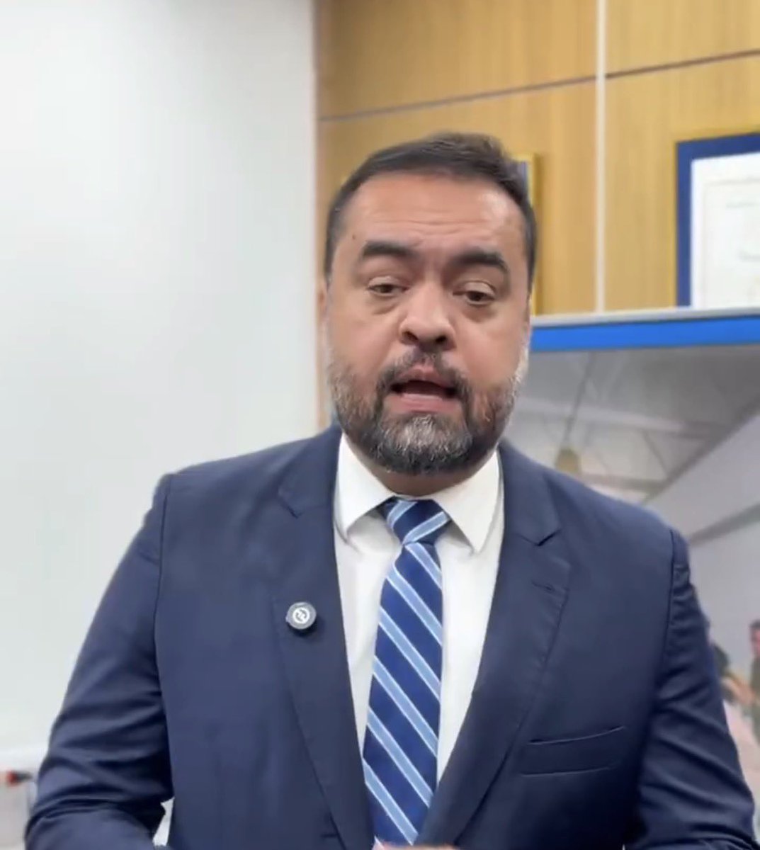 Mande UMA palavra pra ele...