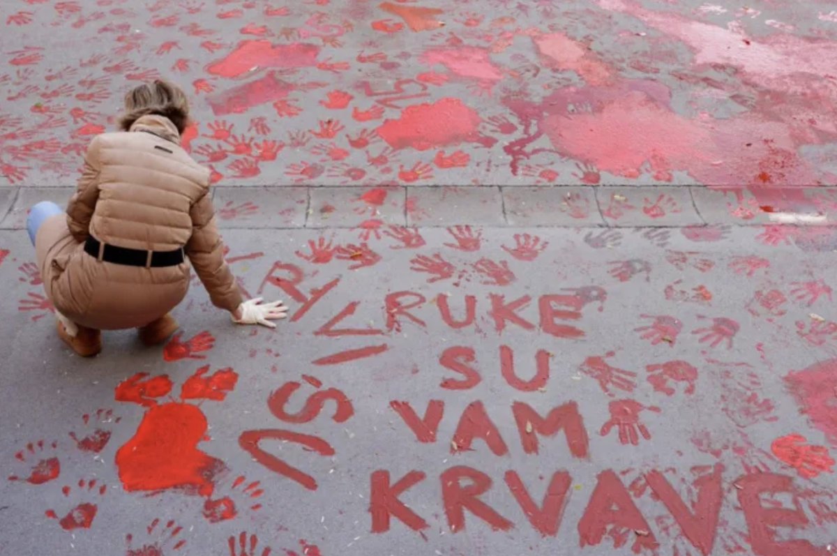 Loši šumovi dopiru iz BG. Zato bih da poručim neformalnoj beogradskoj studentskoj organizaciji da nije mudro da prisvaja novosadsku tragediju čiju će godišnjicu da obeleže SVI časni i solidarni ljudi Novog Sada, Vojvodine i Srbije koji su ustali protiv krvave režimske korupcije.