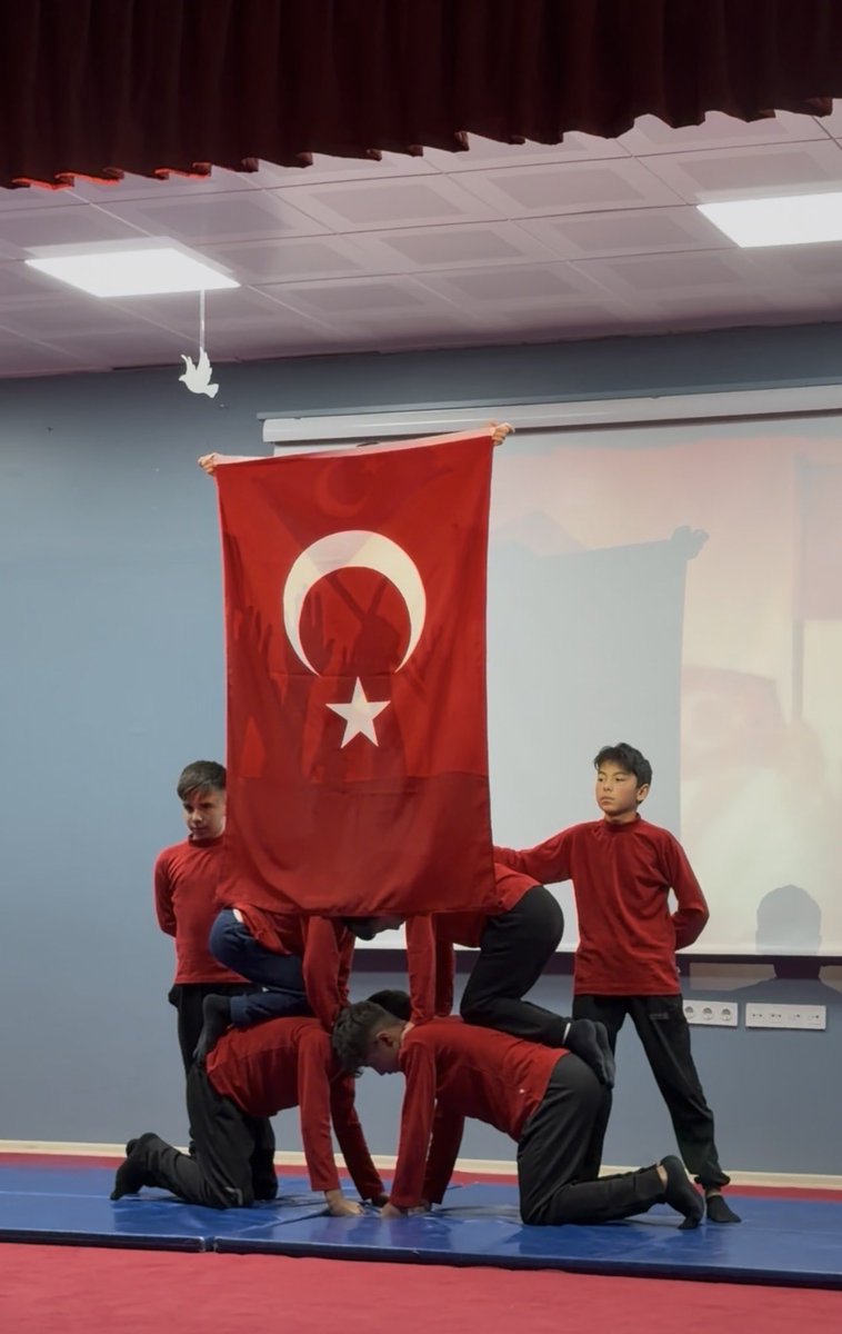 YedisuYBO's tweet photo. Cumhuriyet, geçmişin en büyük mîrâsı; geleceğin en sağlam dayanağı. Özgürlüğün, eşitliğin ve umudun simgesi olan Cumhuriyetimizin 102. yılı kutlu olsun. 🇹🇷 https://t.co/Lyo1yKs1Dy