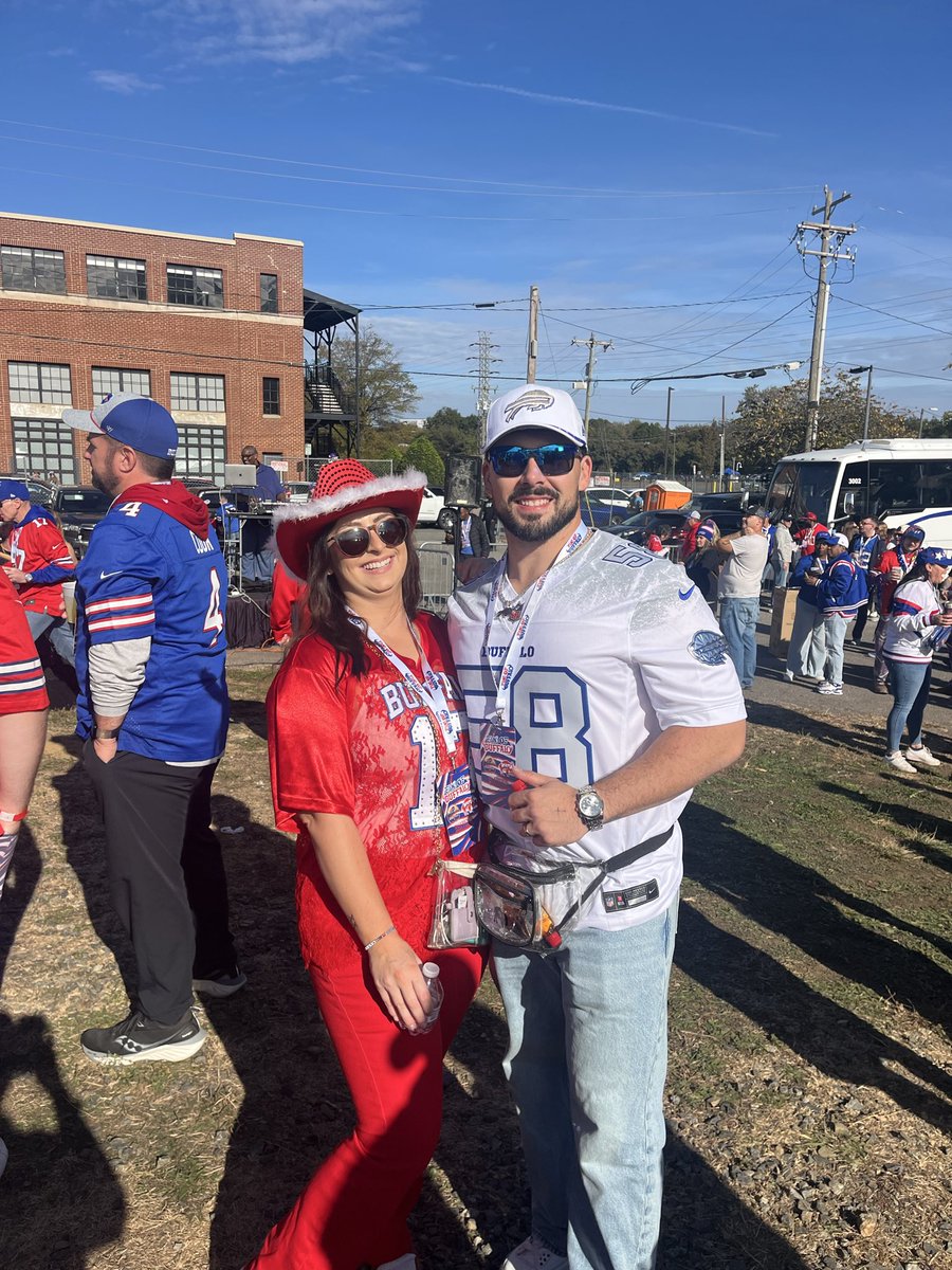 My husband wore a Milano jersey and sprained his ankle tailgating 😭😭😭😭