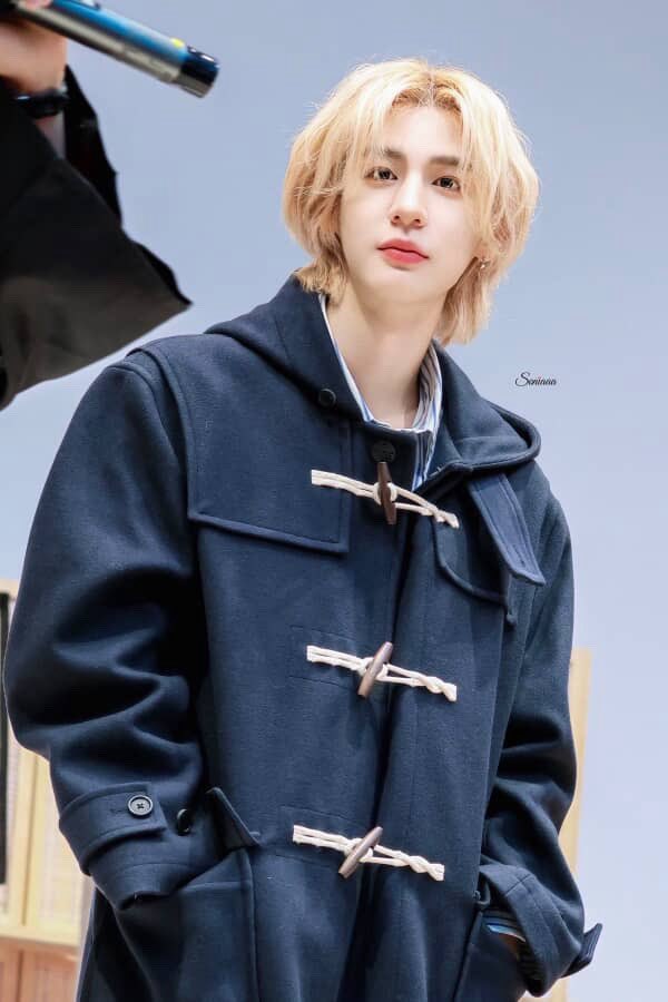 떡볶이 코트가 잘 어울린 남자